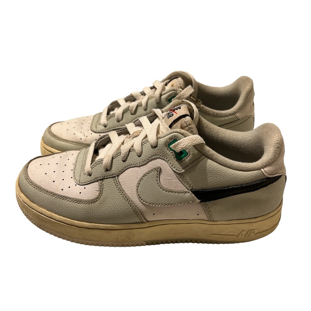 NIKE Air Green and White Youth Size 7